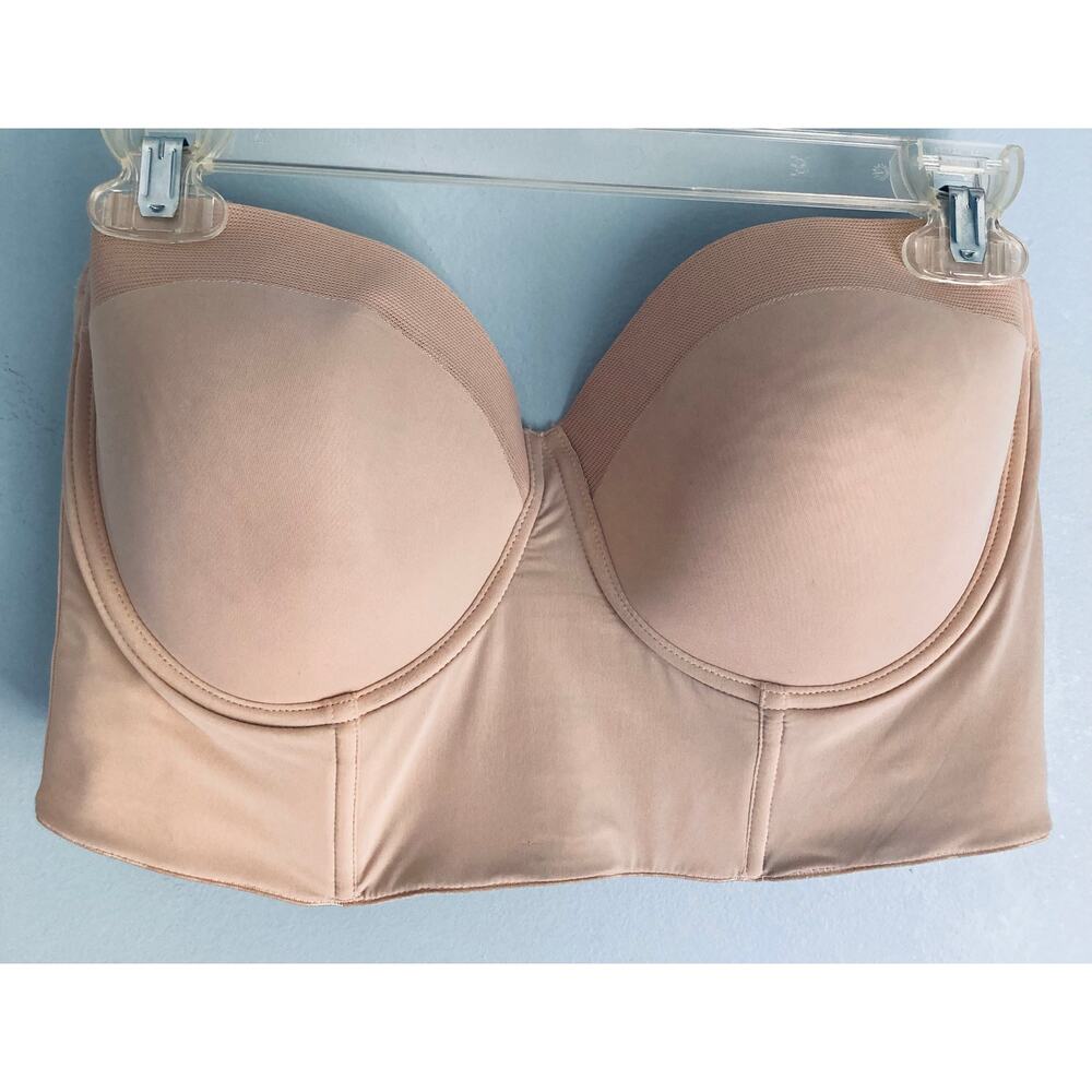 Seamless Strapless Bra in Tan - Picture 3 of 12